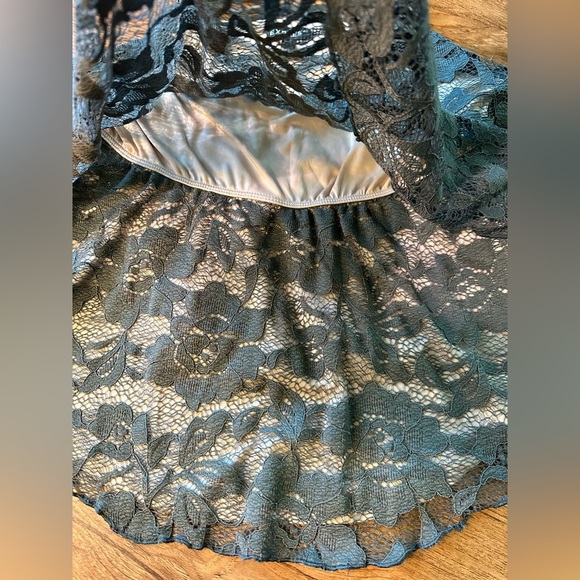 Like New, Women’s Express Lace Strappy Cami. Size small - Picture 4 of 10